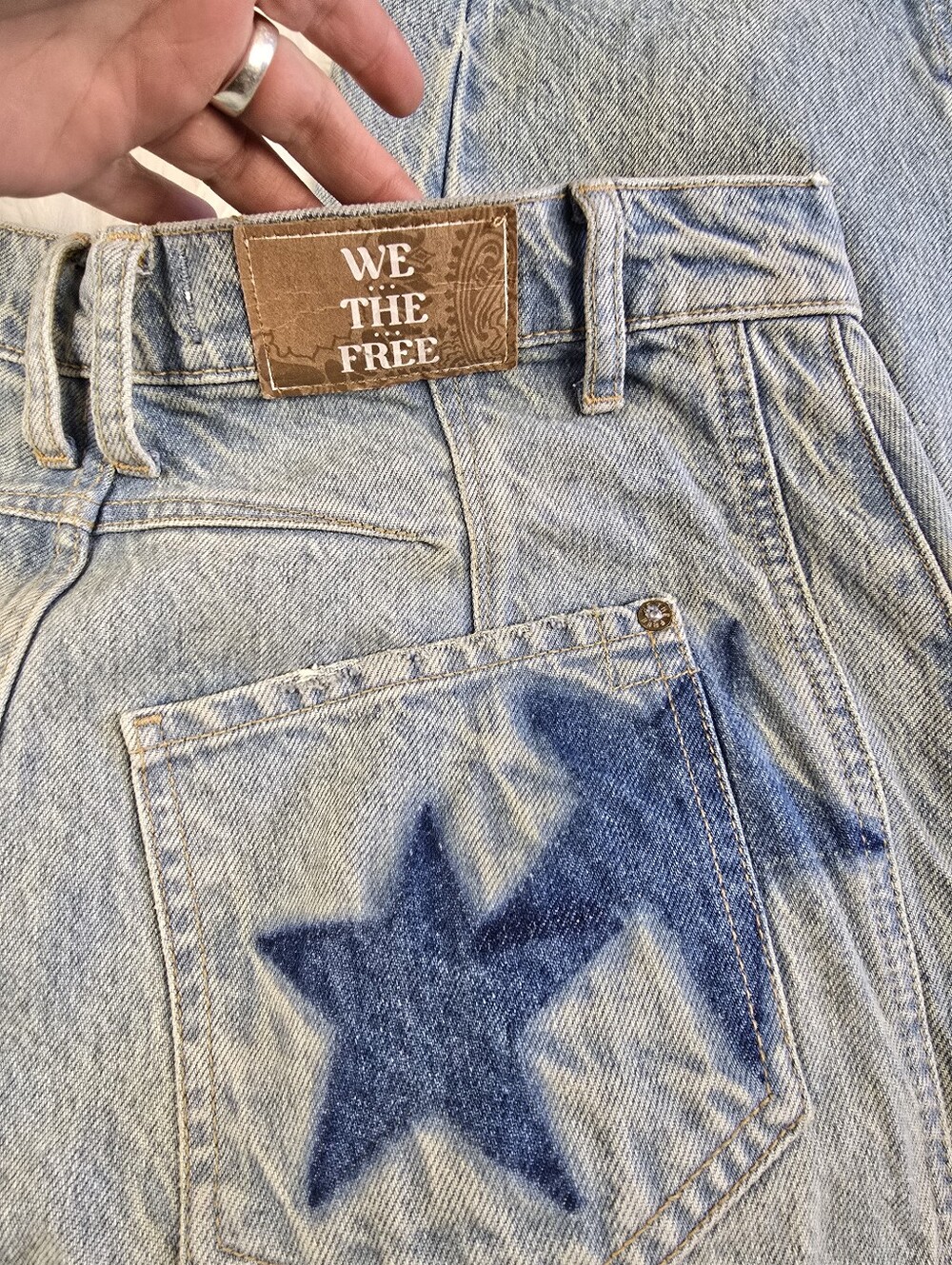We The Free RARE Shadow Star Good Luck Barrel Jeans 26 - Picture 7 of 16